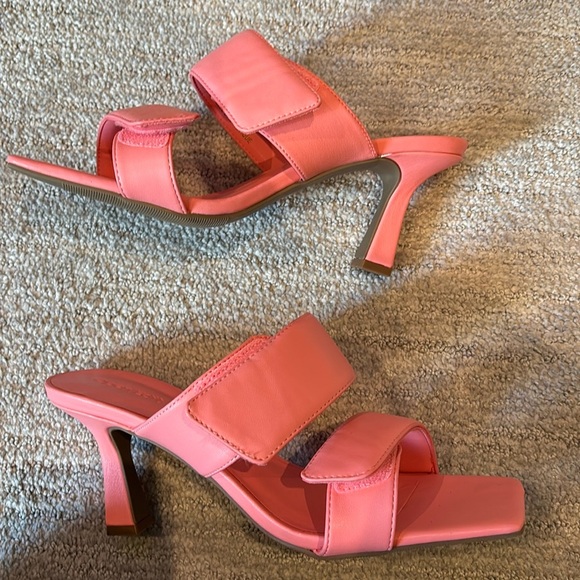 Open Edit Pink Heels - Picture 1 of 3